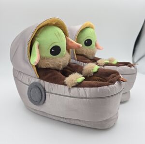 Star Wars Baby Yoda GAP Slippers Kids Small Soft Plush 1/2